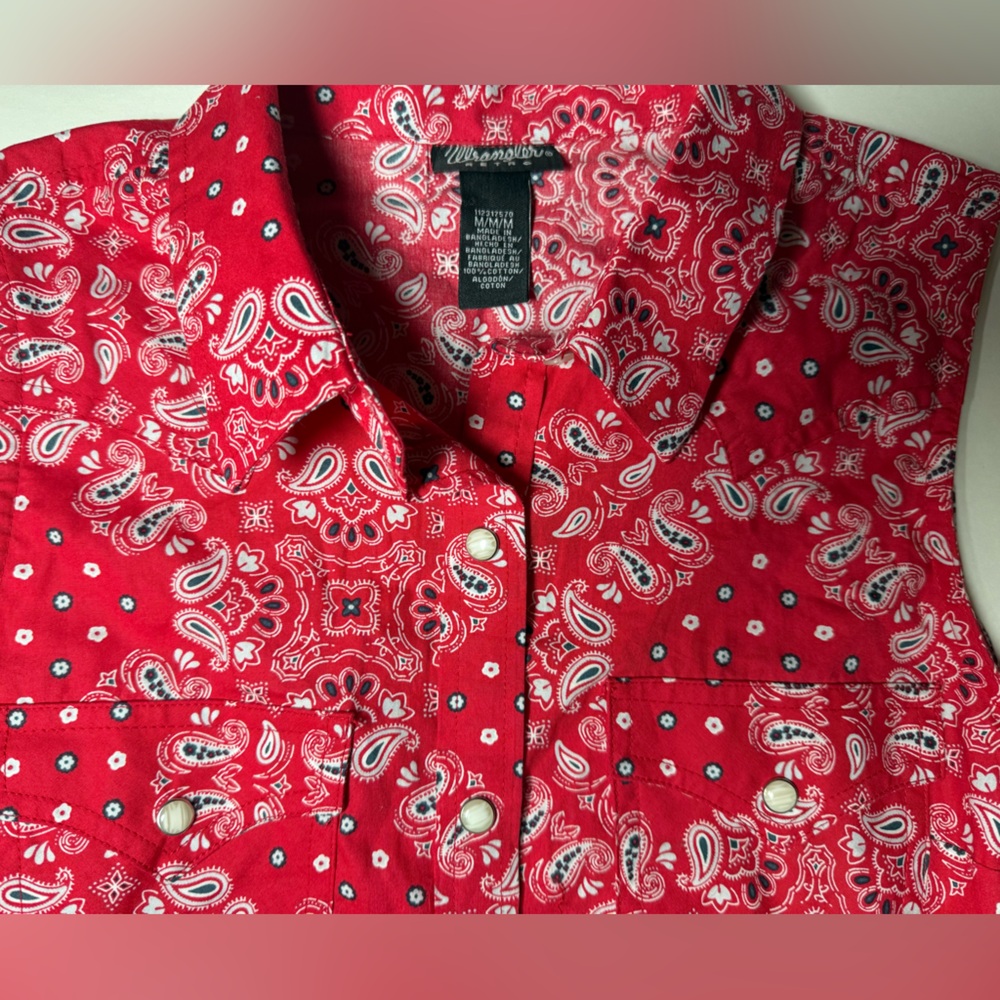 Wrangler Retro Red Bandana Print Sleeveless western snap shirt SizeM 100% cotton
